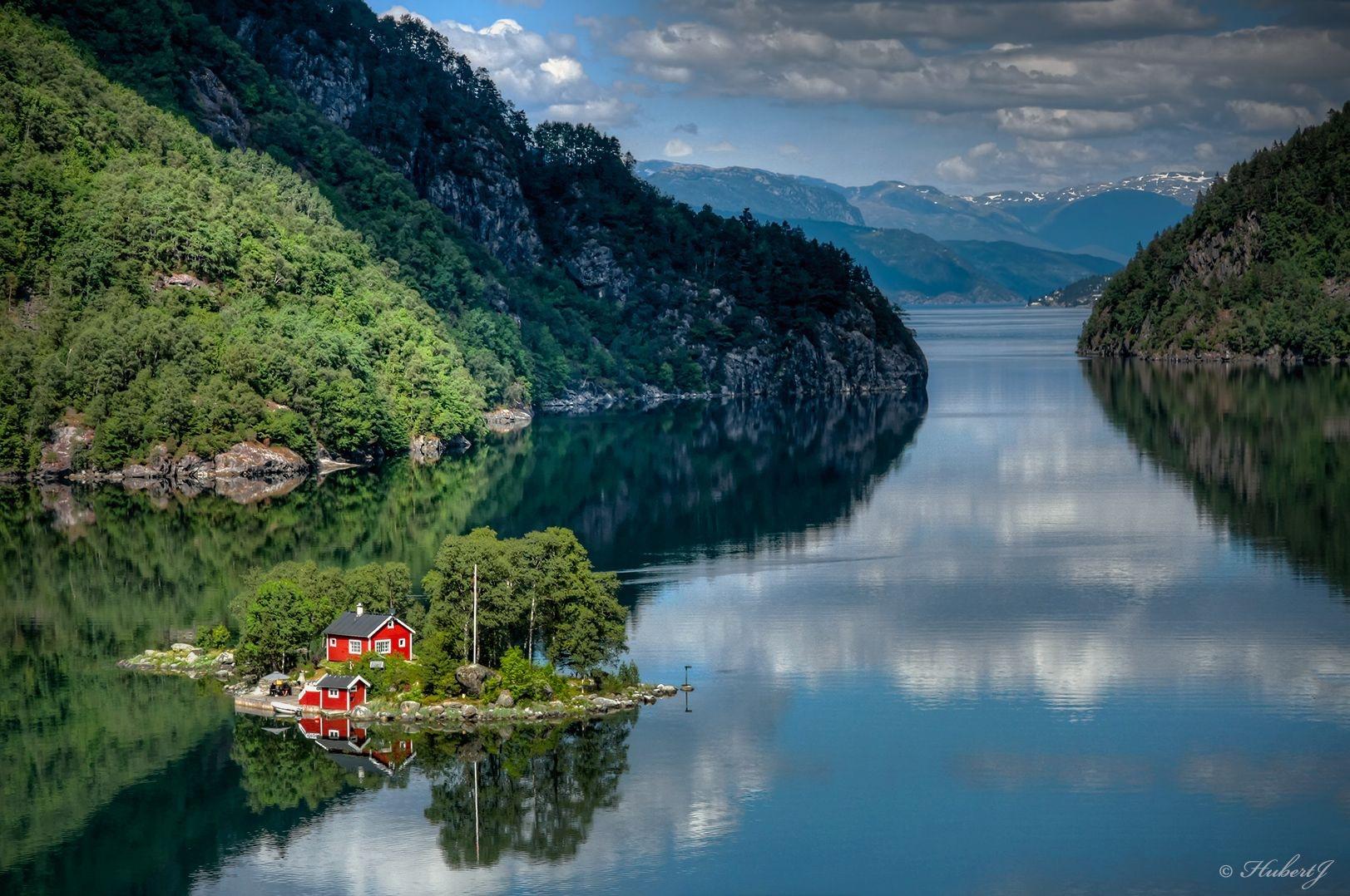 tourism-summer-meanwhile-in-Noah-s-Island-cottage-Suldal-Lovrafjorden-Norway